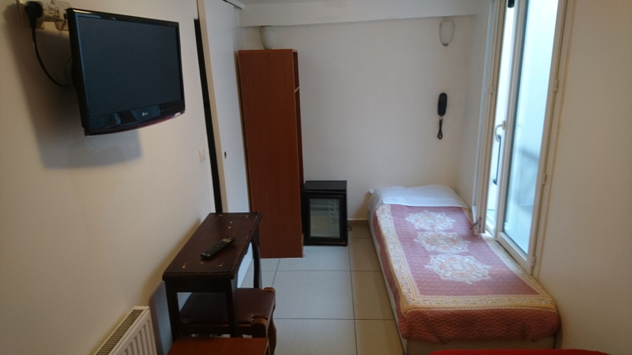 Bedroom 4, Bertha, Paris