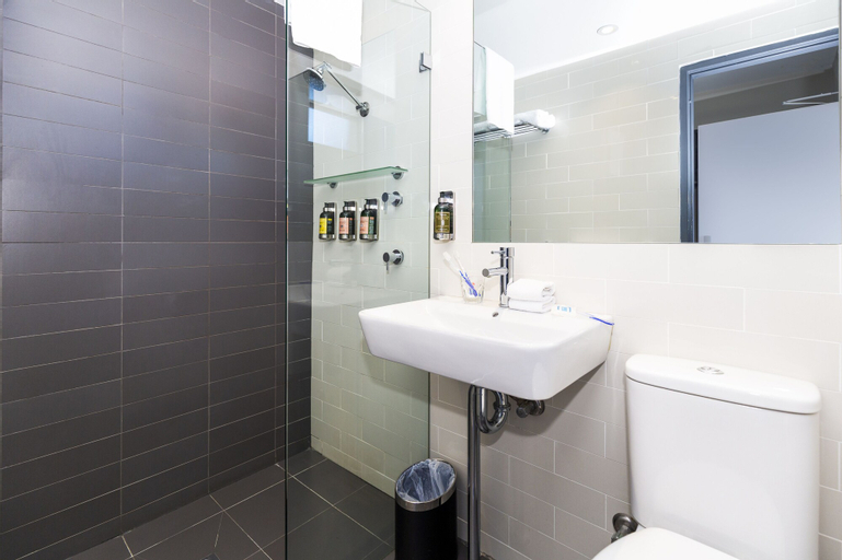 Bathroom 28
