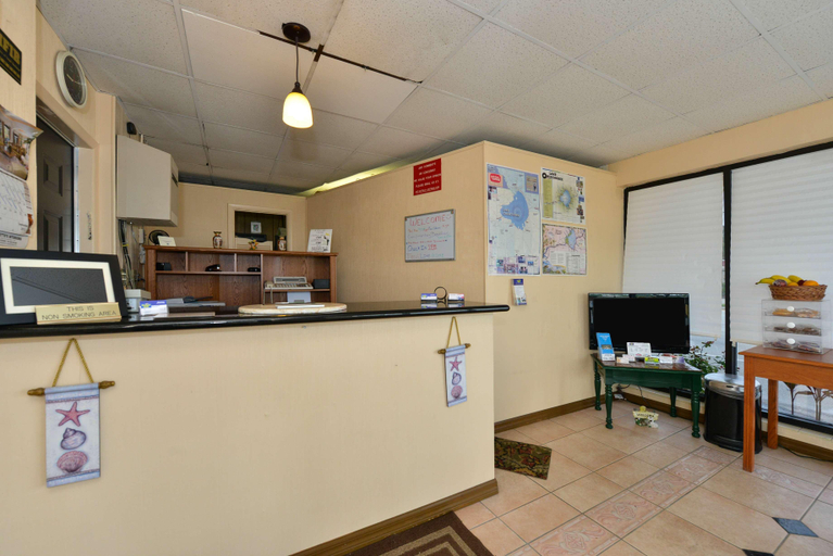 Public Area 2, Budget inn, Okeechobee