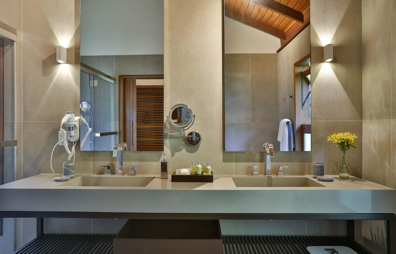 Bathroom 5, Kuara Hotel, Porto Seguro
