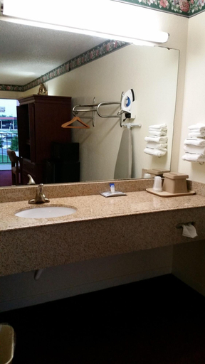 Bathroom 5, San Marcos Inn, Hays