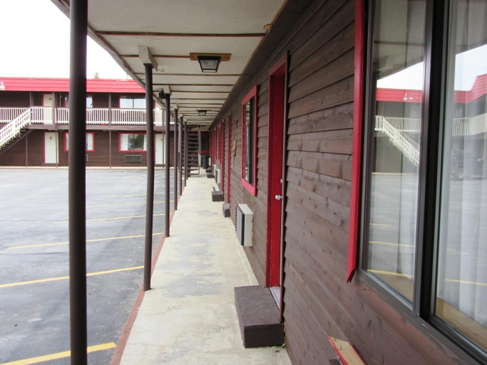 Public Area 2, Traveler's Lodge, Gallatin