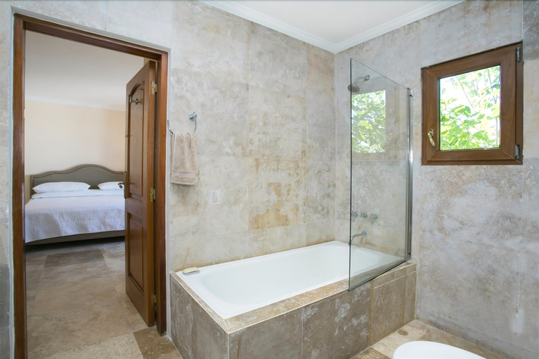 Bathroom 5, Villa Vittoria