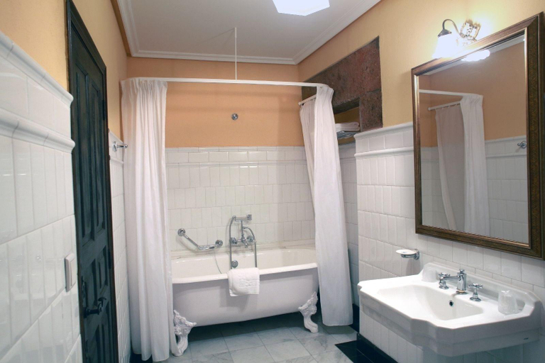 Bathroom 5, Pazo do Castro , Ourense