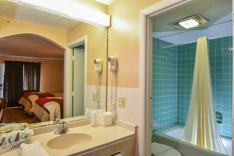 Bathroom 5, Americas Best Value Inn and Suites Williamstown, Grant