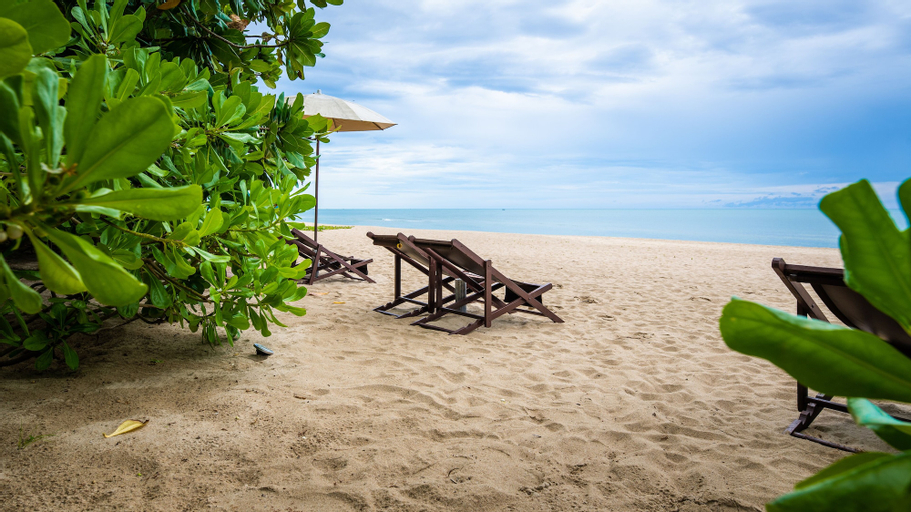 Baan Klang Aow Beach Resort, Bang Saphan