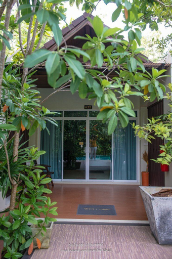Baan Klang Aow Beach Resort, Bang Saphan