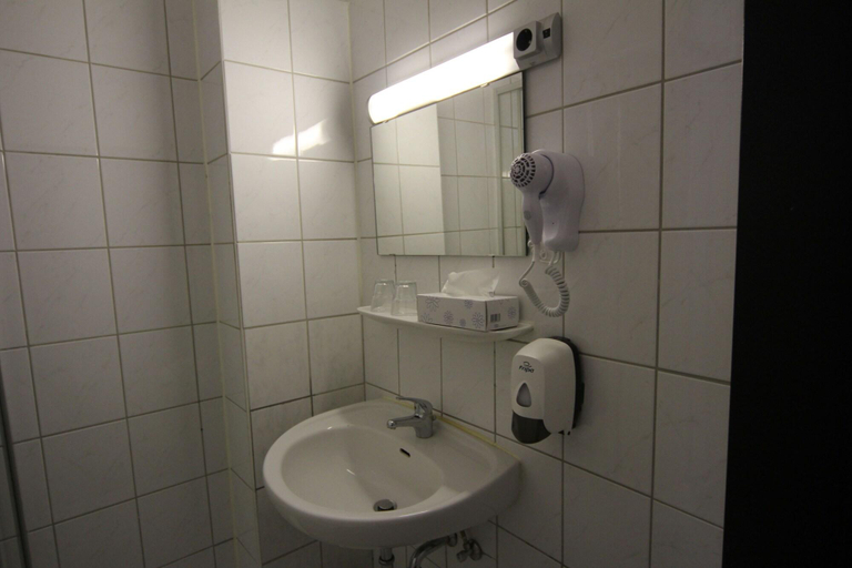 Bathroom 5, Hotel Carlton, Frankfurt am Main