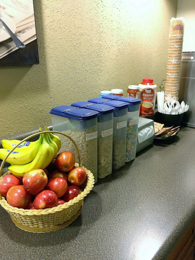 Food & Drinks, Americas Best Value Inn and Suites Williamstown, Grant