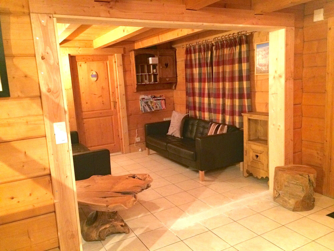 Others 4, Mountain Chalet, Isère