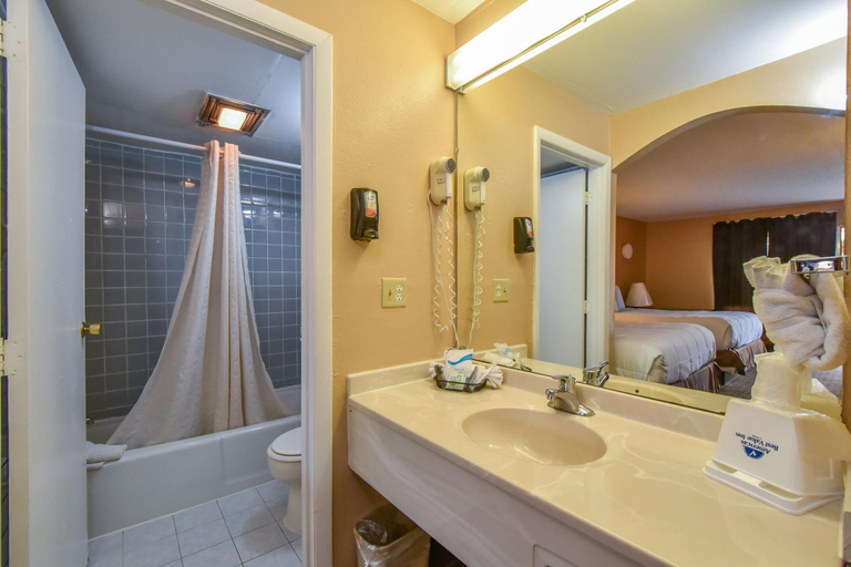 Bathroom 4, Americas Best Value Inn and Suites Williamstown, Grant