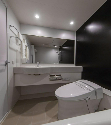 Bathroom 4, KKR Hotel Osaka, Osaka