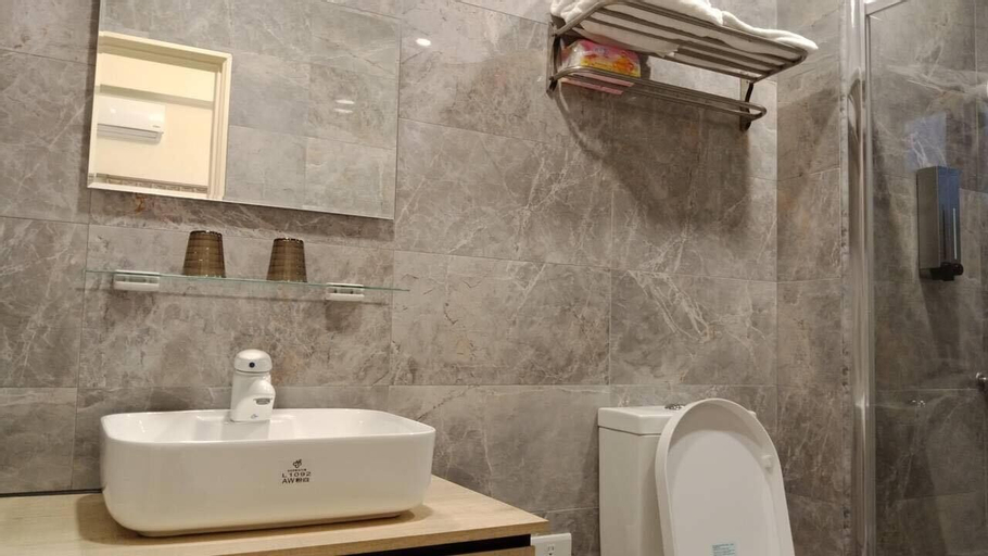 Bathroom 8