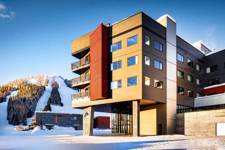 Exterior & Views