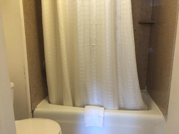 Bathroom 5, モーテル 6 サンフランシスコ カリフォルニア - ロンバード ストリート, San Francisco