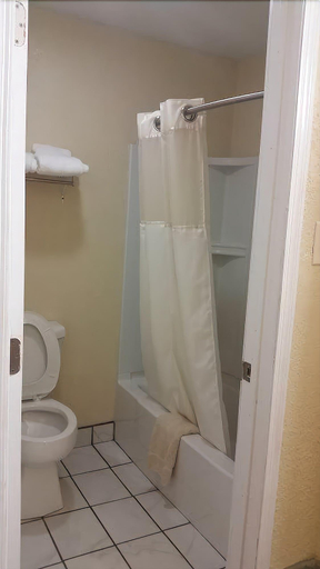 Bathroom 4, San Marcos Inn, Hays