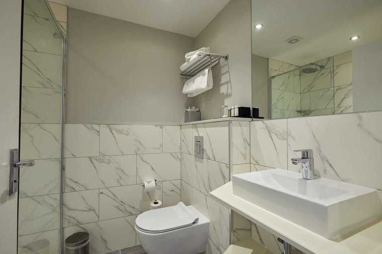 Bathroom 4, Woughton House Hotel, WorldHotels Distinctive, Milton Keynes