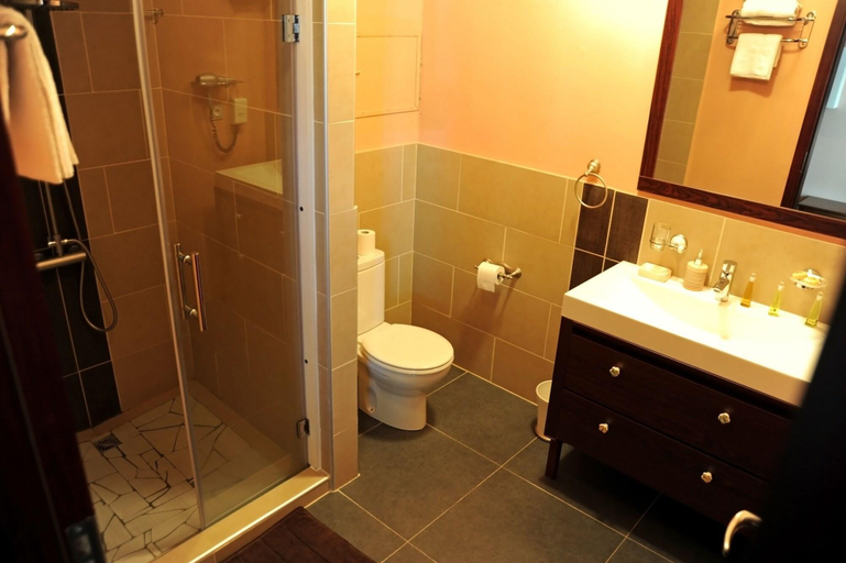 Bathroom 5, Hotel Sarah Nui