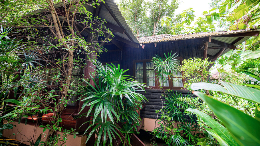 Baan Klang Aow Beach Resort, Bang Saphan