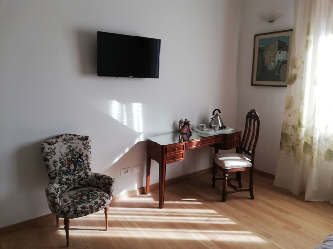Others 4, B&B Querceto, Florence