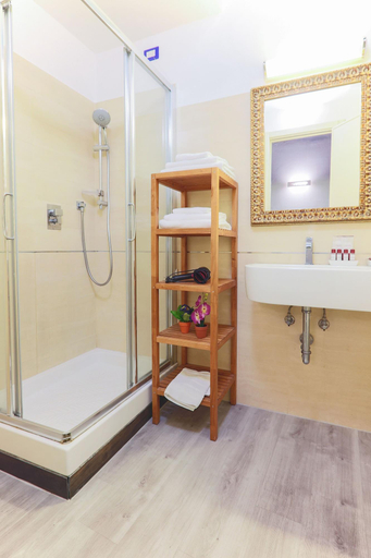 Bathroom 4, History Suite, Rome