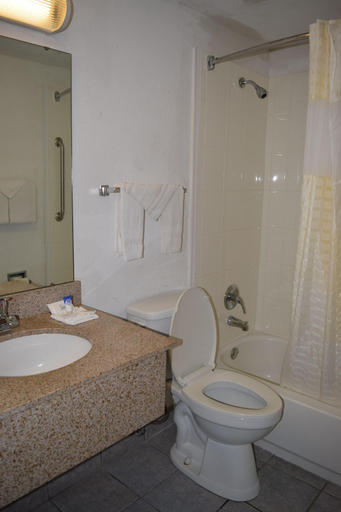 Bathroom 4, Americas Best Value Inn Jefferson City, Cole