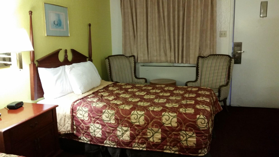 Bedroom 5, San Marcos Inn, Hays