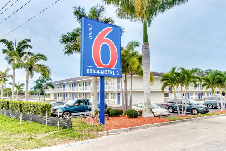 Exterior & Views 2, Motel 6 Venice, FL, Sarasota