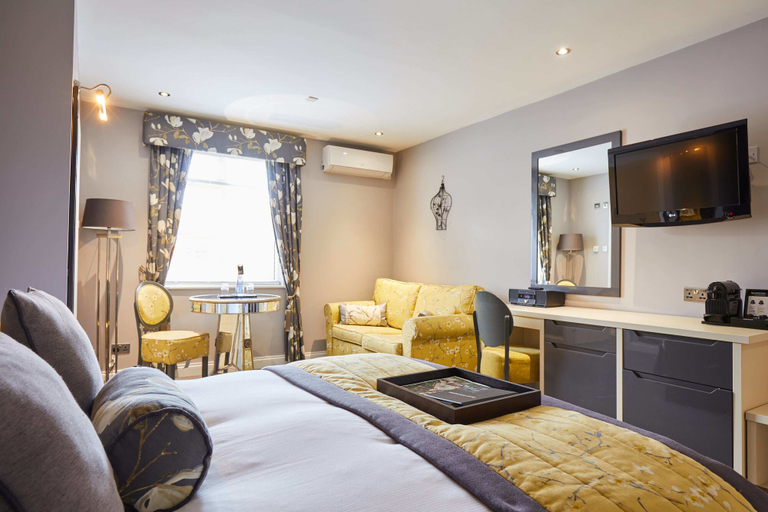 Bedroom 2, Woughton House Hotel, WorldHotels Distinctive, Milton Keynes