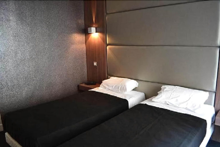 Bedroom 3, Hotel Corona, Alpes-Maritimes