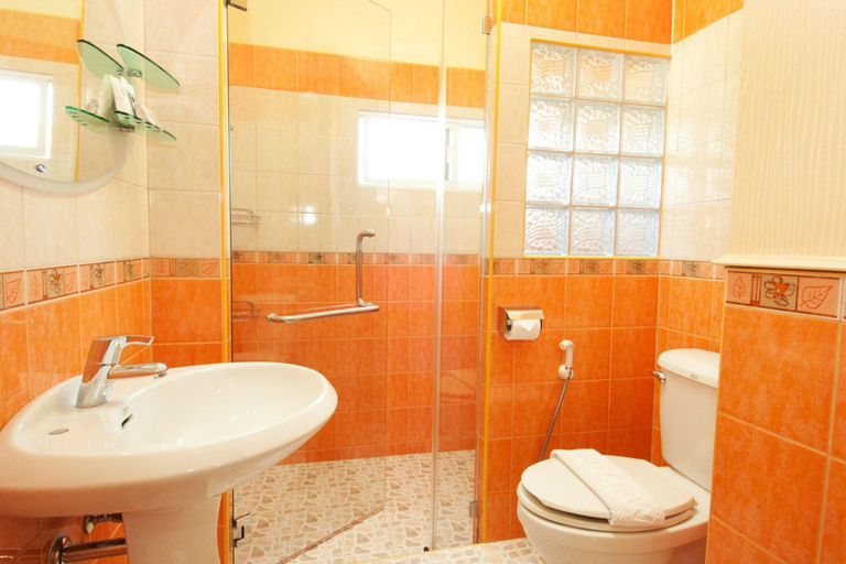 Bathroom 4, Hua Hin Condotel & Resort by Taweeporn, Hua Hin