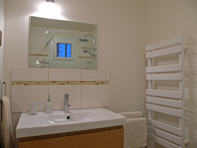 Bathroom 3, Maison Les Fraysses, Lot