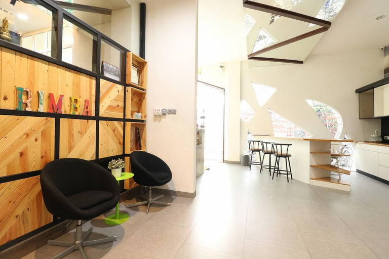 Public Area 5, MM Capsule Hostel, Medan