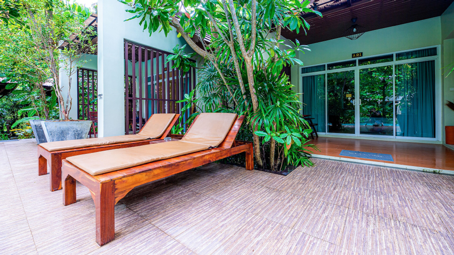 Baan Klang Aow Beach Resort, Bang Saphan