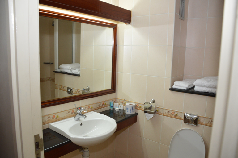 Bathroom 4, Mayhouse 680 Hotel, Starehe