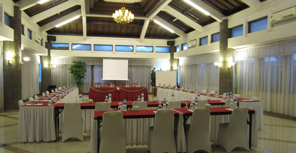 Business Facilities 28