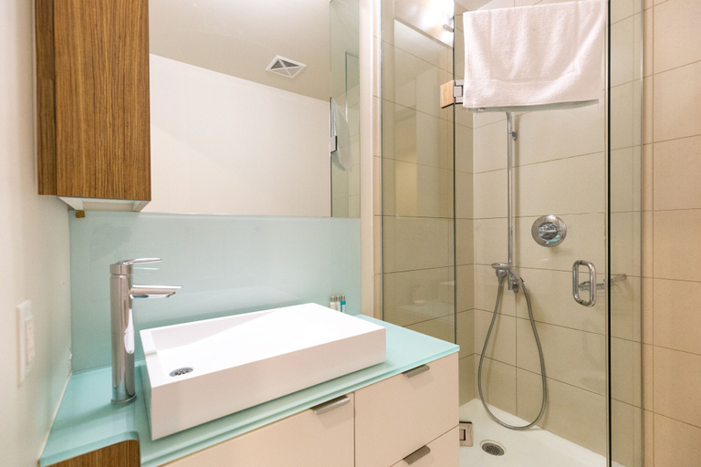 Bathroom 4, Atlas Suites Entertainment District, Toronto