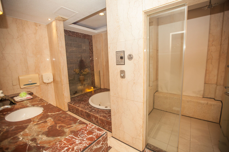 Bathroom 5, Cigar Motel, Tainan