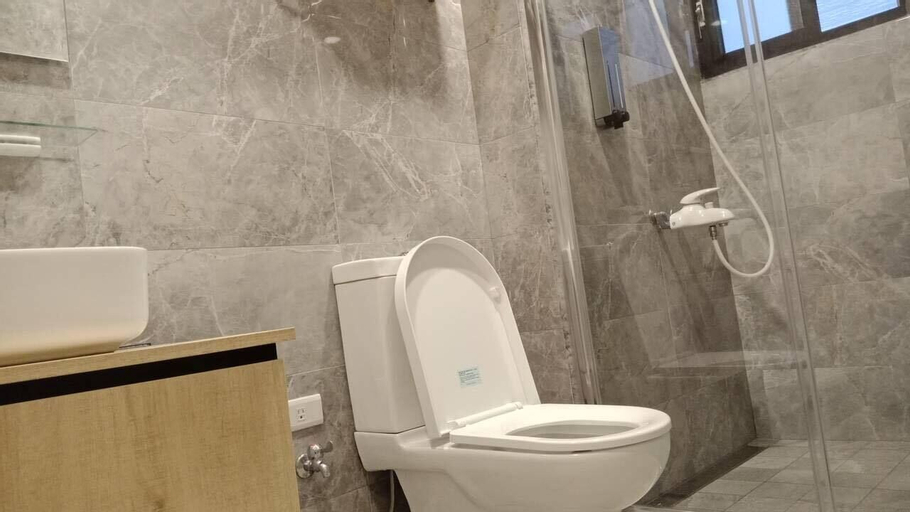 Bathroom 7