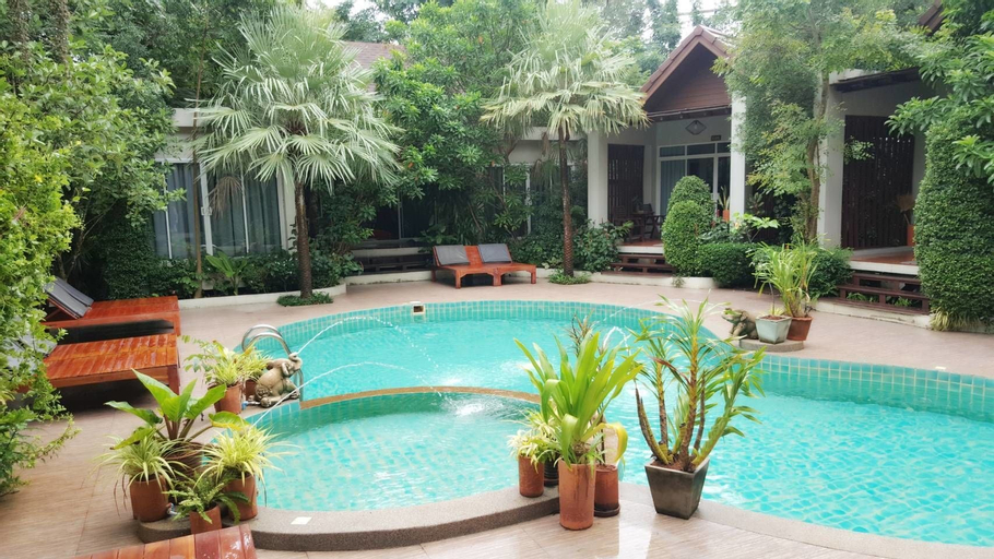 Baan Klang Aow Beach Resort, Bang Saphan