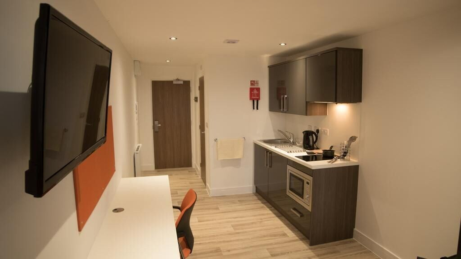 Others 4, Andromeda Premium, Southampton