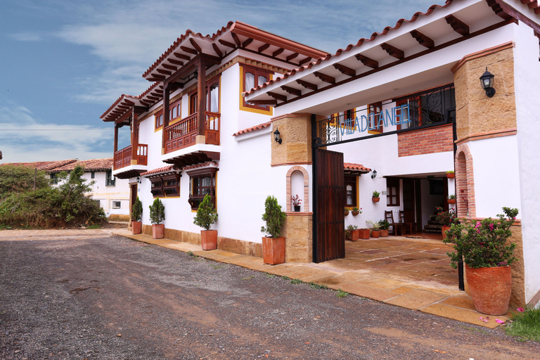 Exterior & Views