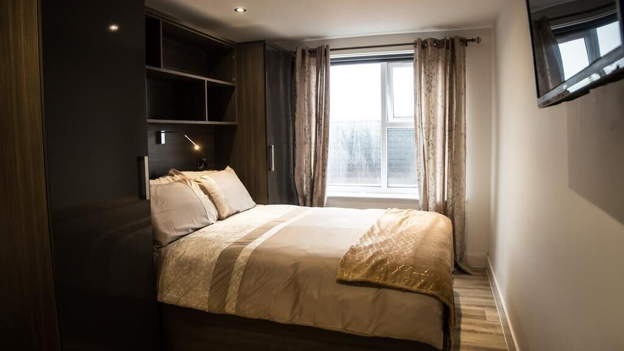 Bedroom 2, Andromeda Premium, Southampton