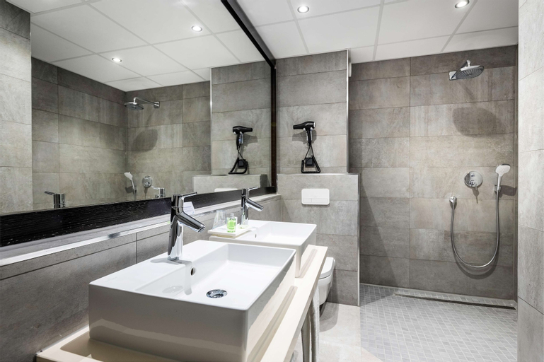 Bathroom 17