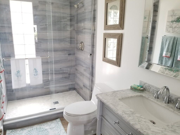 Bathroom 4, Seas the Day - Upper, Flagler