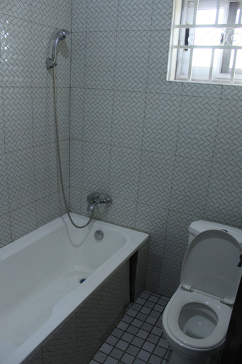 Bathroom, Emmanuel Royal Apartments, Accra