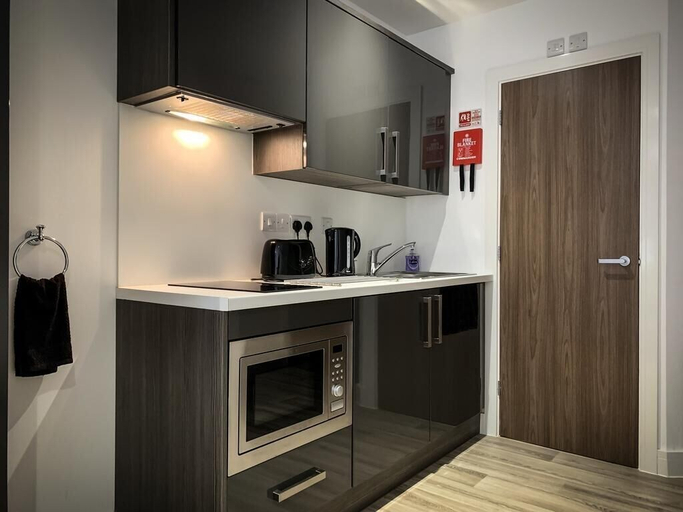 Others 5, Andromeda Premium, Southampton