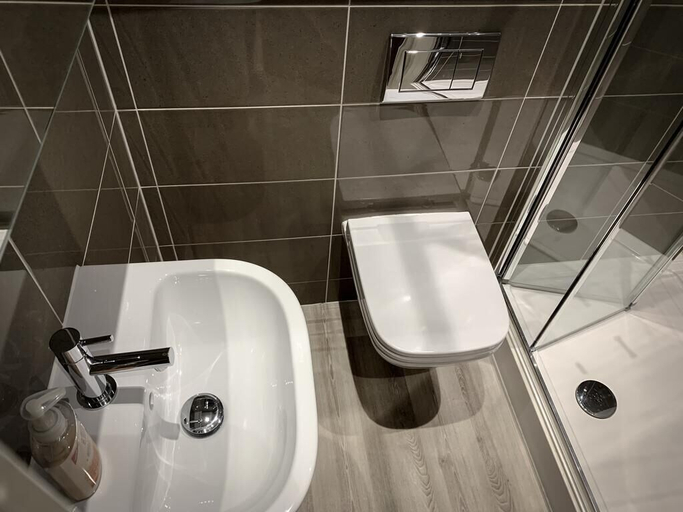Bathroom 3, Andromeda Premium, Southampton