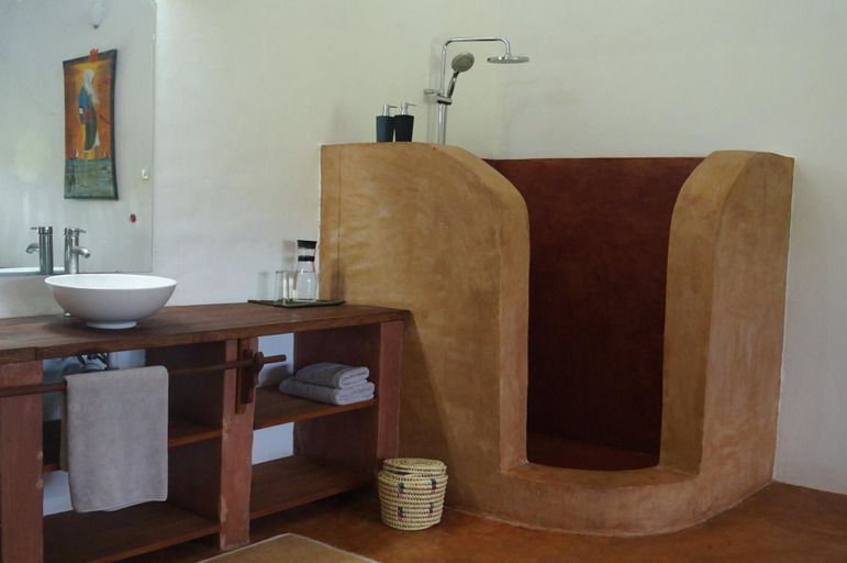 Bathroom 5, Pangani Cliffs Lodge, Pangani