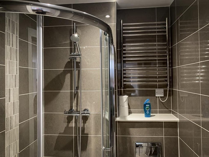 Bathroom 4, Andromeda Premium, Southampton